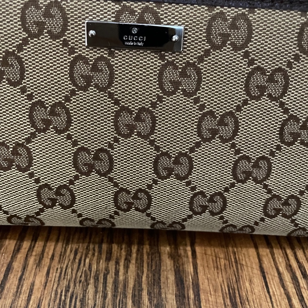 Authentic Gucci Zip Around Wallet - Picture 2 of 11